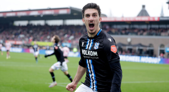 Ajax en sc Heerenveen hofleverancier in Elftal van de Maand december