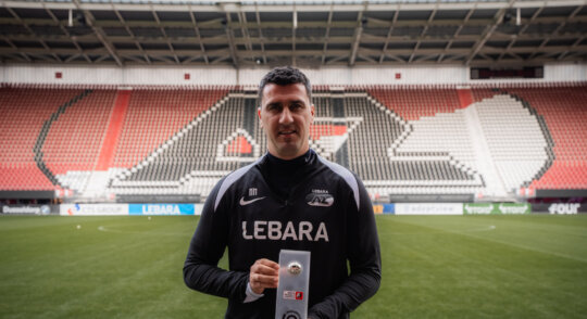 Maarten Martens named Rinus Michels Manager of the Month