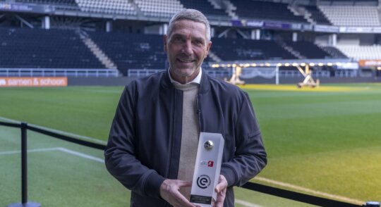 Hendrie Krüzen named Rinus Michels Manager of the Month