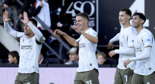 Round-up 5: Spektakel in Nijmegen, late puntenpakkers en zorgen in Enschede