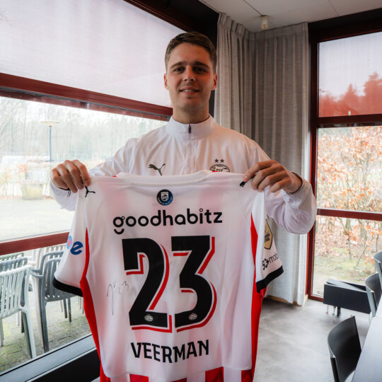 Maak kans op het gesigneerde shirt van Joey Veerman