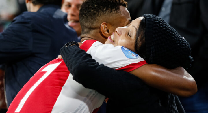 Wie is de beste voetbalmoeder van Nederland?