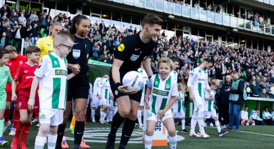 G-voetbalteam in de spotlights tijdens thuiswedstrijd van FC Groningen