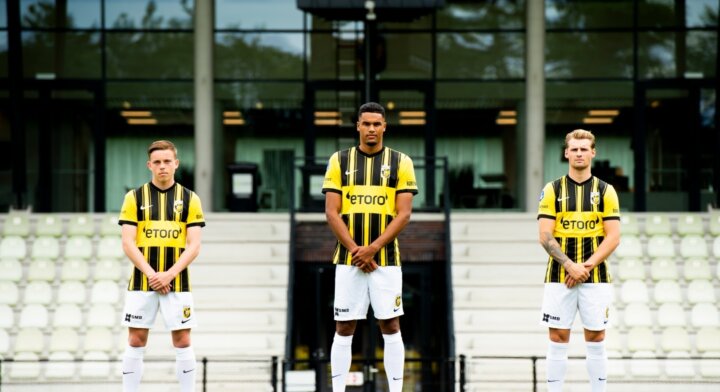 Overzicht van alle shirts in de Eredivisie 2021/22